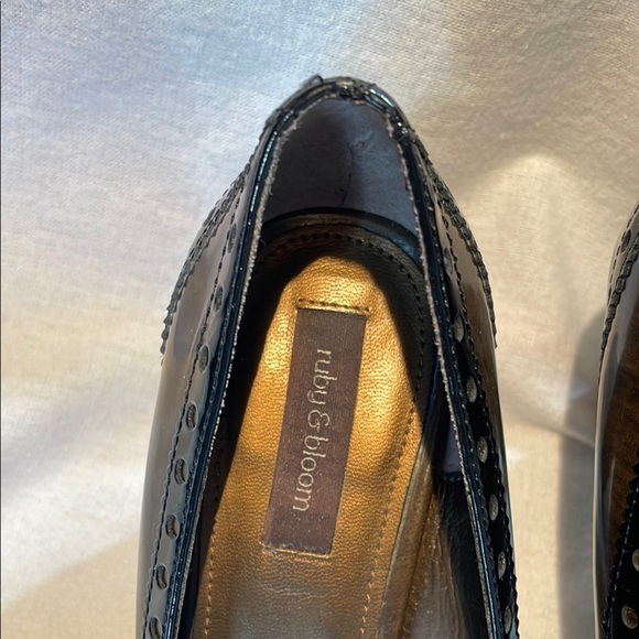 Ruby and Bloom Black and Brown Patent Leather Heels rounded toe like new - Picture 4 of 14